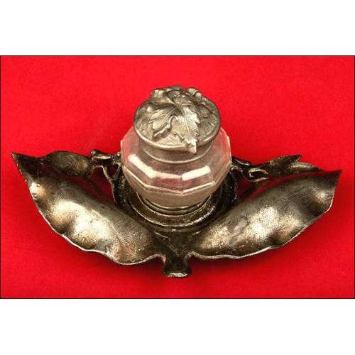 Beautiful Calamine Inkwell-Scribe made in 1900.