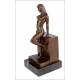 Bella Escultura de Bronce Representando un Desnudo Femenino. Siglo XX, Firmada y en Perfecto Estado