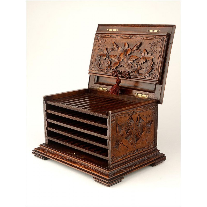 Magnificent Carved Noble Wood Cigar Box. France, Late XIX Century