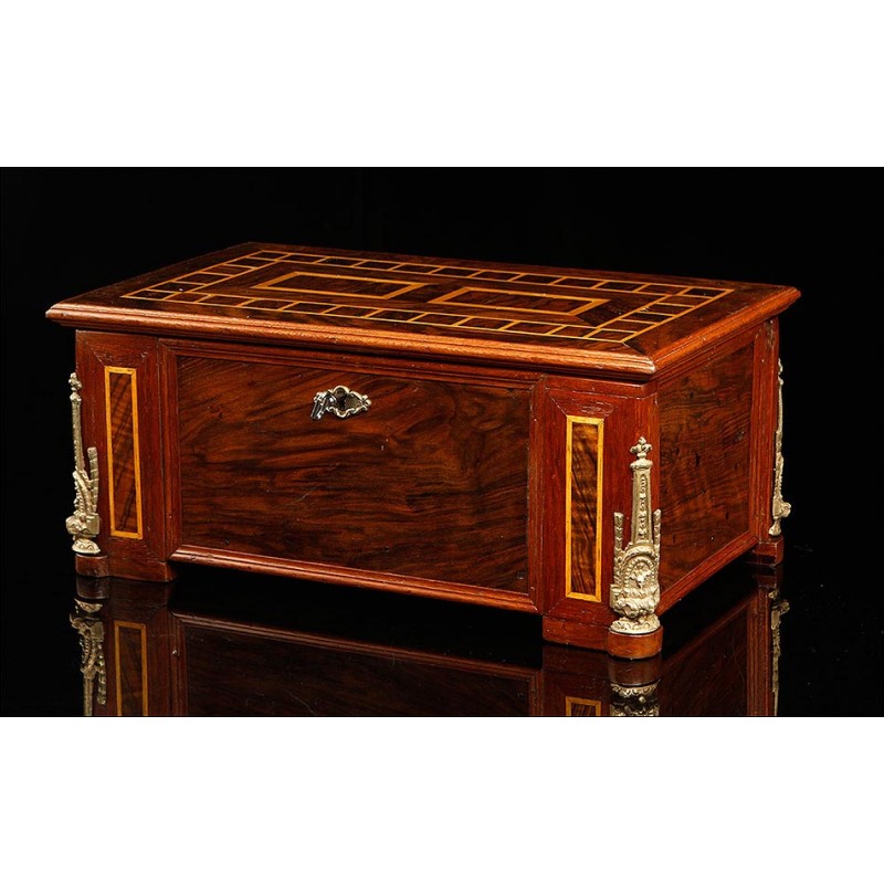 Large Solid Wood Box Decorated with Marquetry. With its key. 1930's.