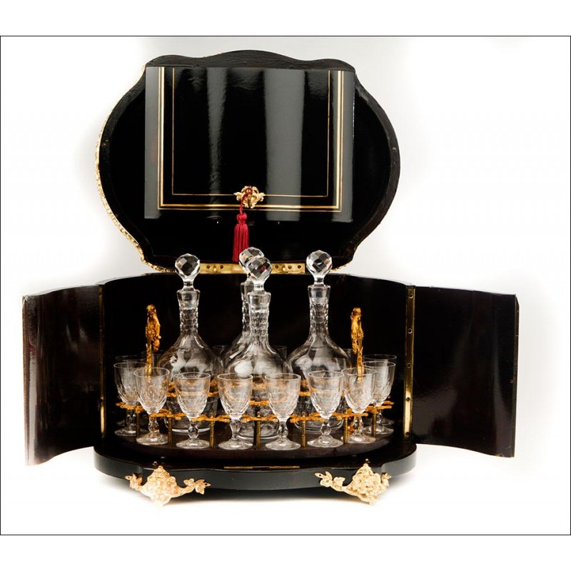 Impressive decanter of the Marquis de Bellefond, one of the three personal orderlies of Napoleon III.