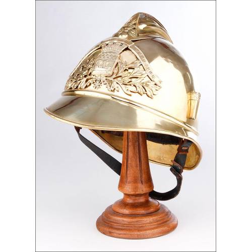 Antiguo casco de bombero de 1895 de la ciudad de París. Completo incluso con el interior