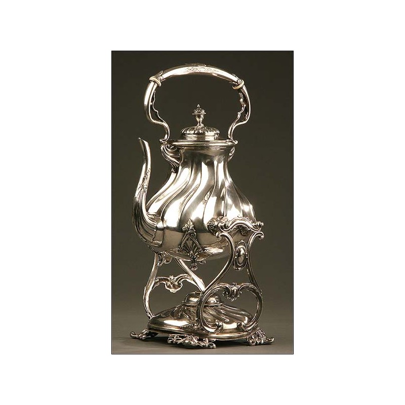 Samovar in Solid Silver, Late S. XIX or Early S. XX. Weight 2540 grms.