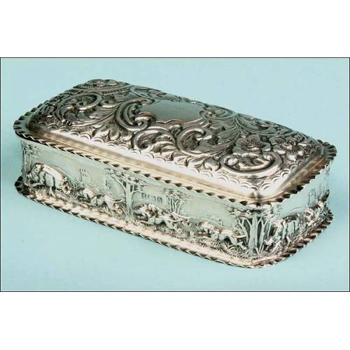 Beautiful British Silver Box, 1901, profusely decorated.