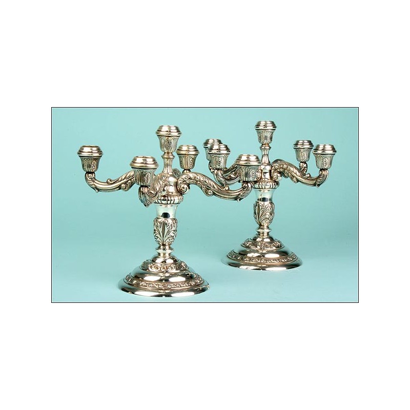 Pareja de candelabros españoles en plata maciza de ley