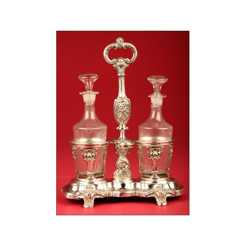 Fantásticas Vinagreras Francesas en Vidrio Soplado con Decorativo Soporte en Plata Maciza. Principios s.XIX