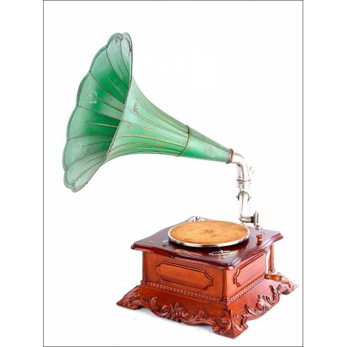 Antique Gramophone, 1915.