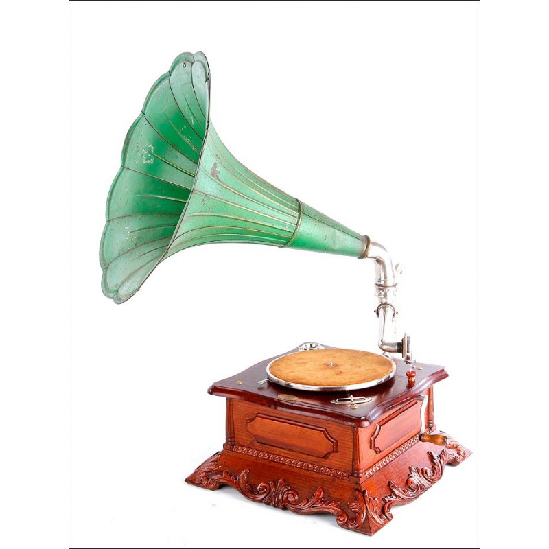 Antique Gramophone, 1915.