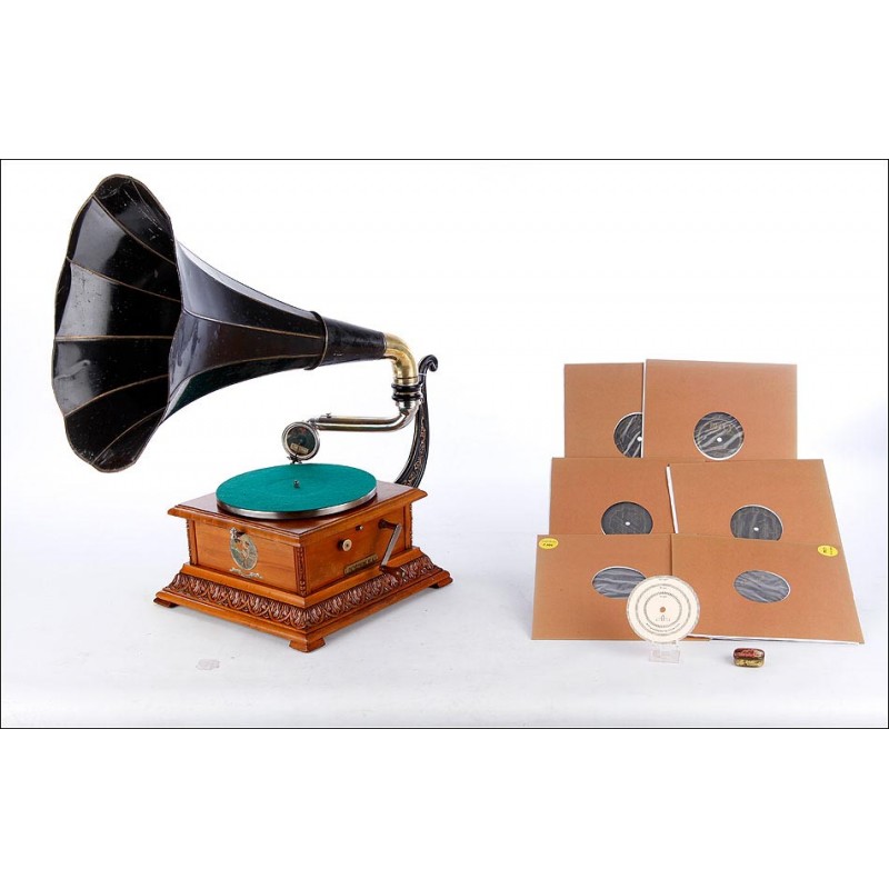 Impressive Pathephone Gramophone No. 4 in perfect working order. France, Circa 1915