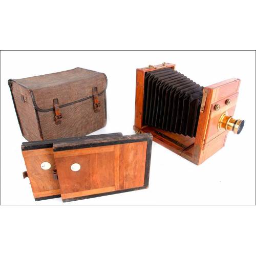 Antique Bellows Camera in its Original Case. Circa 1890