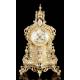 Conjunto antiguo de reloj de sobremesa y pareja de candelabros. Francia, siglo XIX