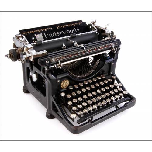 Antique Spanish Underwood 11 Typewriter in Excellent Condition. USA, 1925