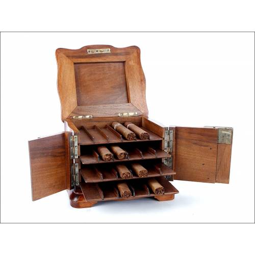 Elegante Humidor Antiguo de Madera de Nogal. Bien Conservado. Años 30 del Siglo XX