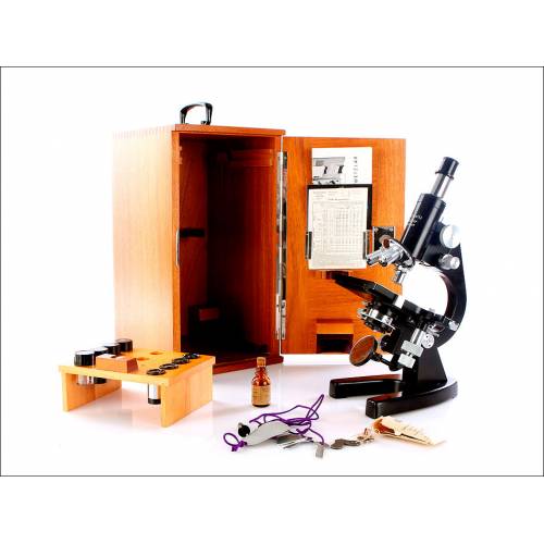 Impeccable Antique Leitz Wetzlar Microscope, 1953