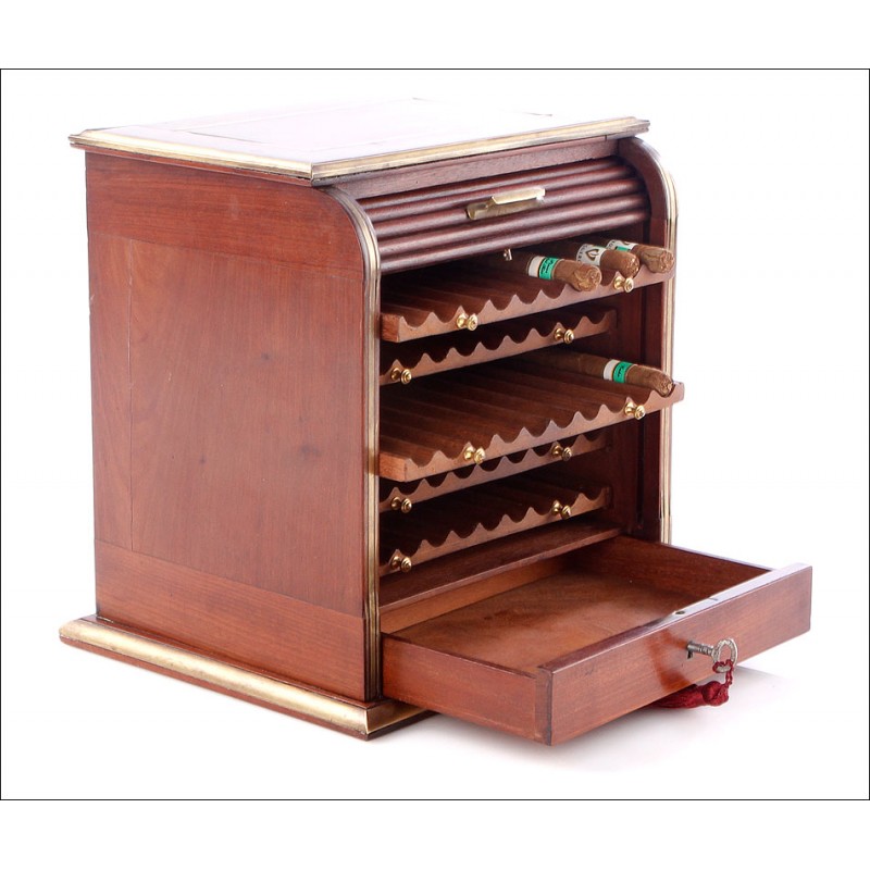 Humidor Antiguo para Cigarros. Caoba. Principios del Siglo XX