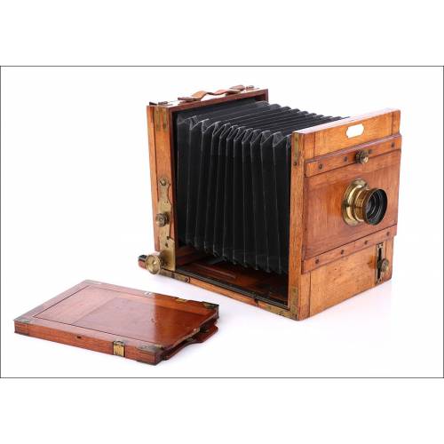 Antique Field Camera, Lysioskop Lens. Circa 1900