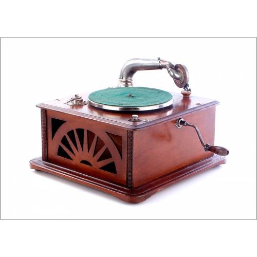 Antique French Perfectaphone Gramophone, Circa 1920.