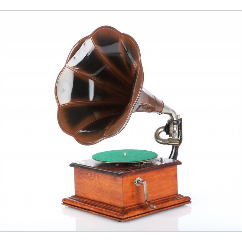 Antique Gramophone His Master's Voice, 1910