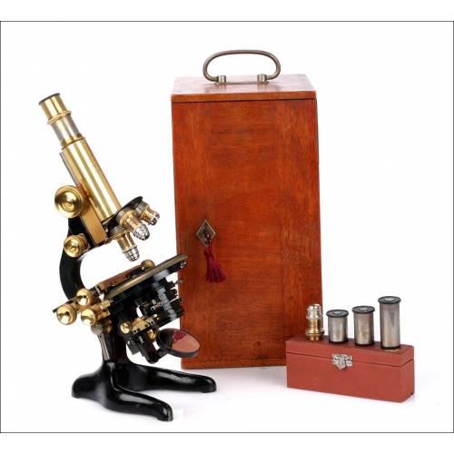 E. Leitz Wetlzar antique microscope. Leitz Wetlzar. Germany, 1918