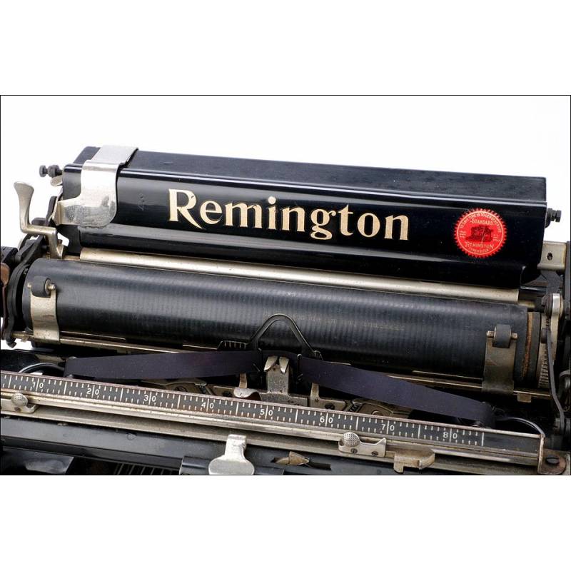 Buenos Aires Museo - Compartimos de nuestra colección esta antigua máquina  de escribir Remington Standard 12. La máquina tiene cuerpo de hierro  fundido y acabado lacado en negro brillante. Presenta un cuerpo