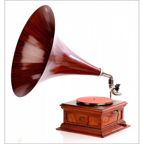 Antique Spanish Gramophone His Master's Voice. Luxury Model 4. Spain, Circa 1920