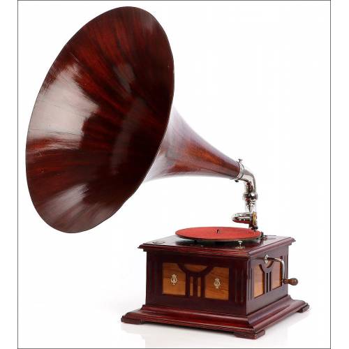 Antique Spanish Phono-Barcelonesa Gramophone. Spain, 1920