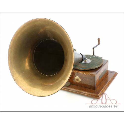 Antique Berliner New Style Gramophone-Phonograph. France, 1902