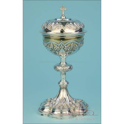 Gorgeous Big-Sized Ciborium. 100% Silver. Chevron. France, 19th Century