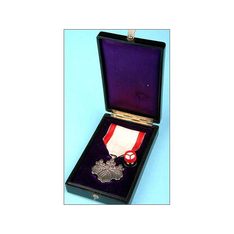 Japan. Order of the rising sun 8th class. With original case.