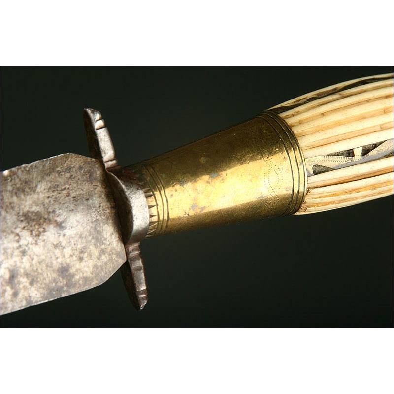 https://www.antiguedades.es/19290-large_default/elegant-antique-spanish-knife-mid-19th-century-with-bone-and-brass-handles.jpg