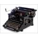 Hispano Olivetti M40 Typewriter, in very good condition. Barcelona, 1940's. Working