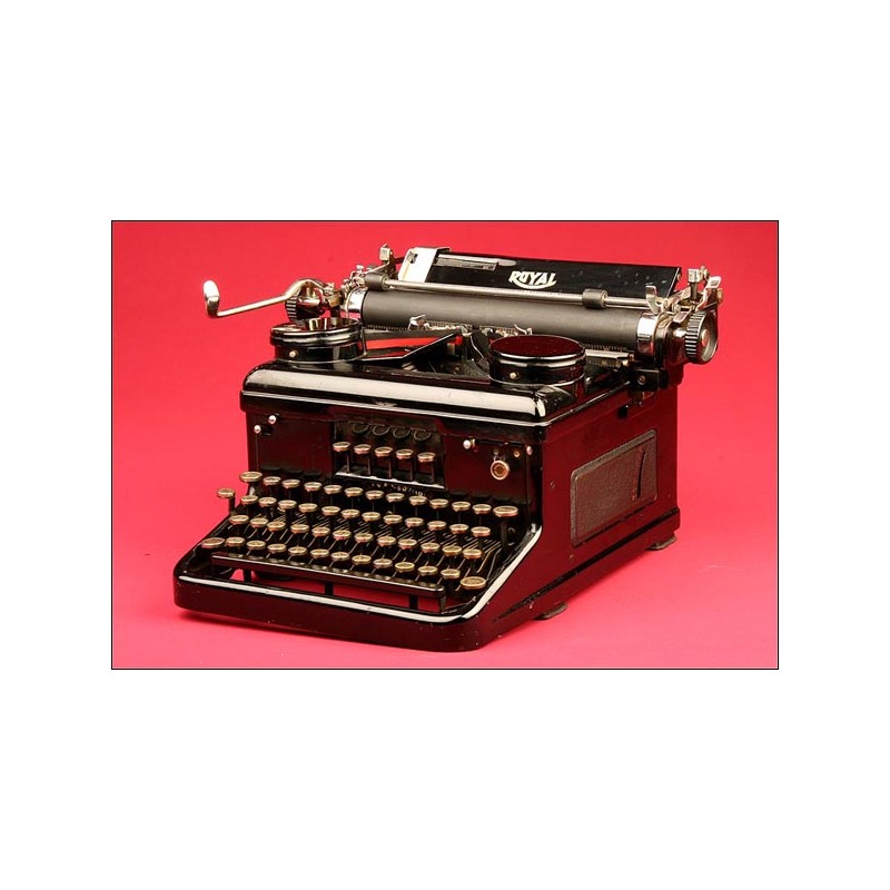 Nice Royal Typewriter in Perfect Condition. 1930's.