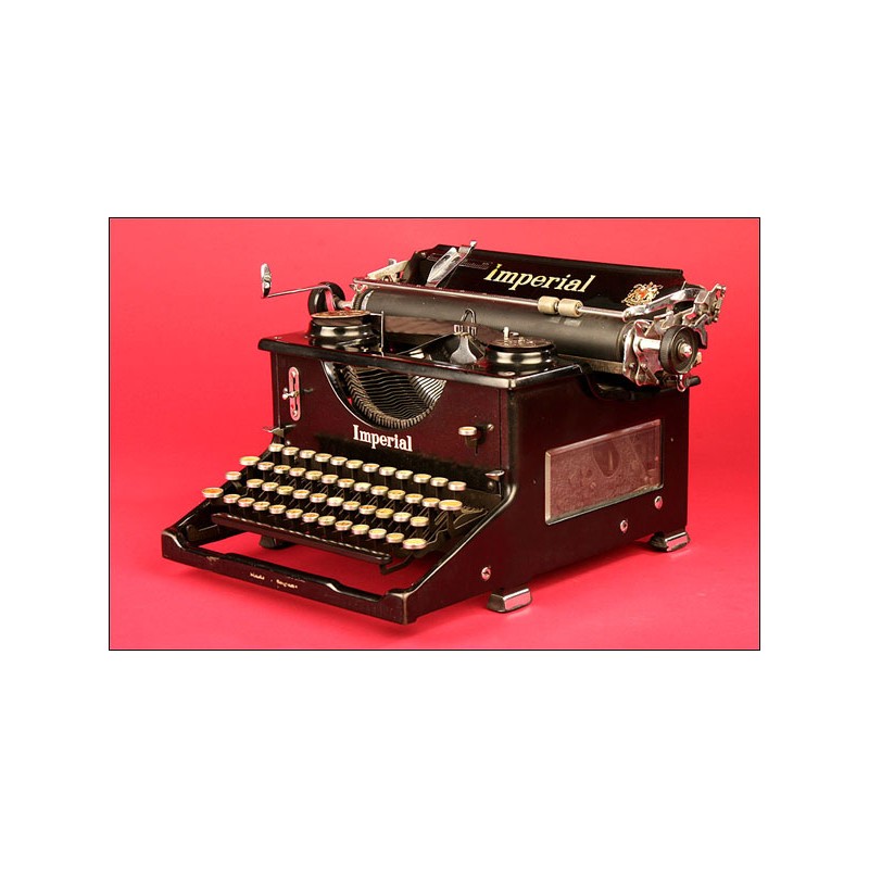 Elegant Imperial Model 60 typewriter in perfect working order. England ca. 1950.