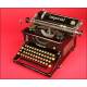 Elegant Imperial Model 60 typewriter in perfect working order. England ca. 1950.