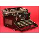 Elegant Imperial Model 60 typewriter in perfect working order. England ca. 1950.