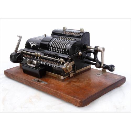 Antique Triumphator C Mechanical Calculator in Very Good Working Order. Germany, Circa 1930