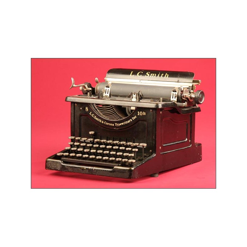 Decorative typewriter LC Smith 8-10. 1915