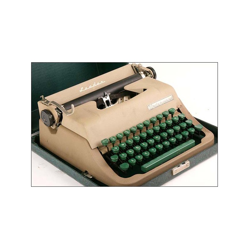 Máquina de escribir Underwood Leader. 1950