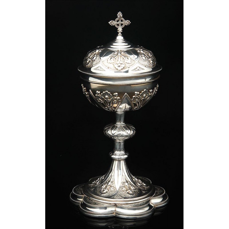 Impressive Solid Silver Eucharistic Ciborium. France, XIX Century