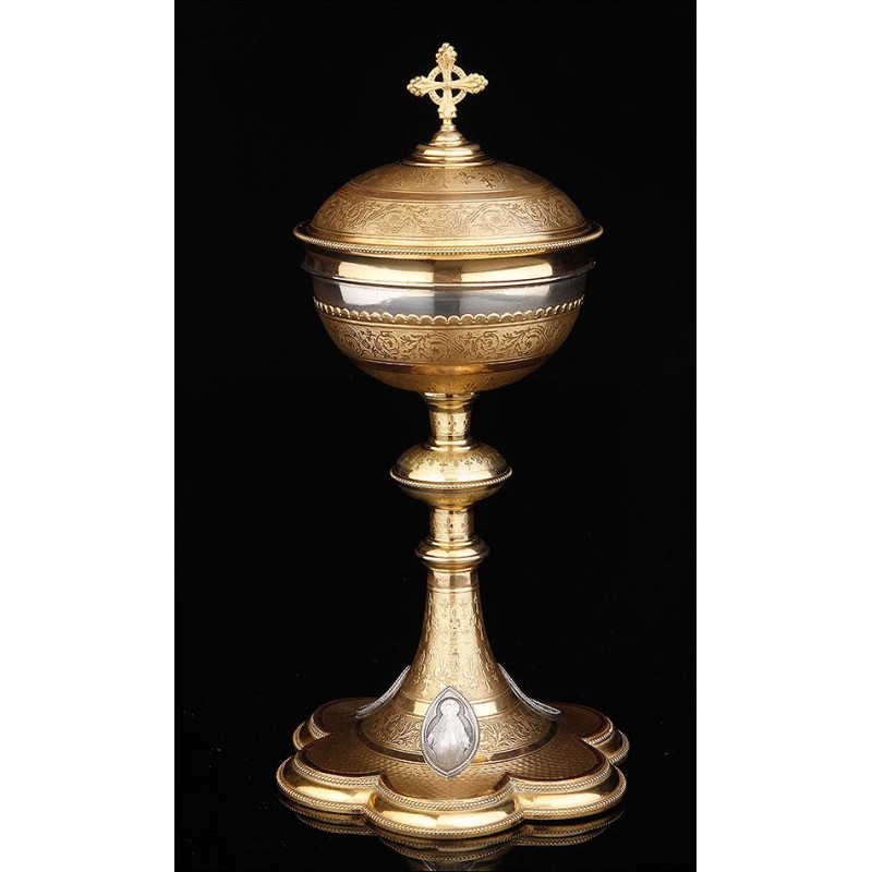 Beautiful Eucharistic Ciborium in solid silver and brass. France, XIX Century