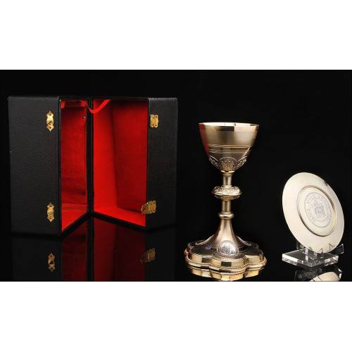 Fantastic Chalice and Paten Set in Solid Silver. France, XIX Century