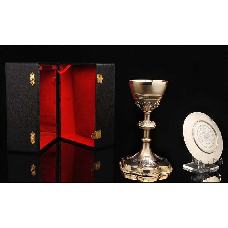 Fantastic Chalice and Paten Set in Solid Silver. France, XIX Century