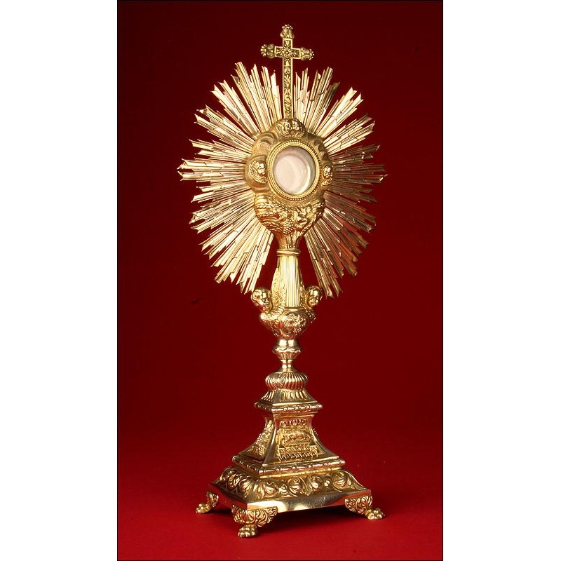 Solid Silver Monstrance, XIX Century. All parts of the Monstrance are in perfect condition. In Perfect Condition