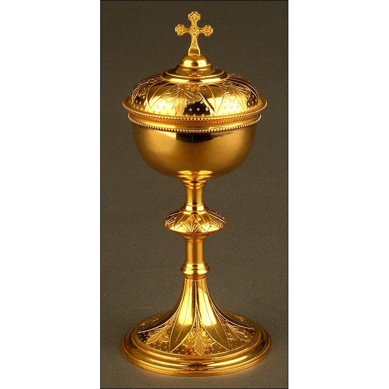 Elegant Gilt Silver Ciborium. France, late XIX Century