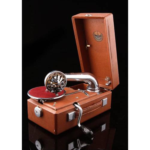 Impressive Suitcase Gramophone in perfect working order. USSR, 30's