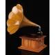 Imposing His Master's Voice horn gramophone. Magnificent design. England, 1900