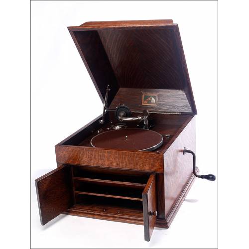 Impressive His Master's Voice Mantel Gramophone Model 109. England, 1927.