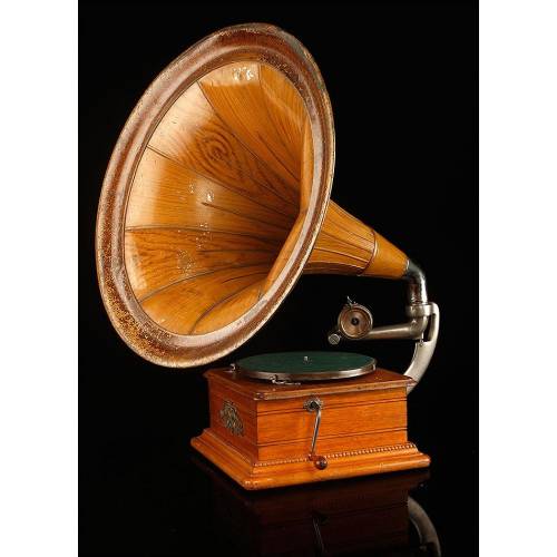 Antique horn gramophone from the beginning of the 20th Century. Central Europe, 1915