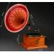 Beautiful horn gramophone made in 1915. In very good condition and working.