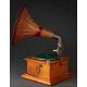 Beautiful horn gramophone made in 1915. In very good condition and working.